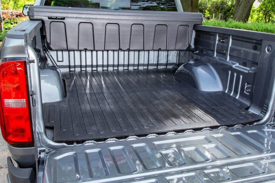 Deezee 99-06 GM Silverado/Sierra/07 Classic 6.5ft. Heavyweight Bed Mat