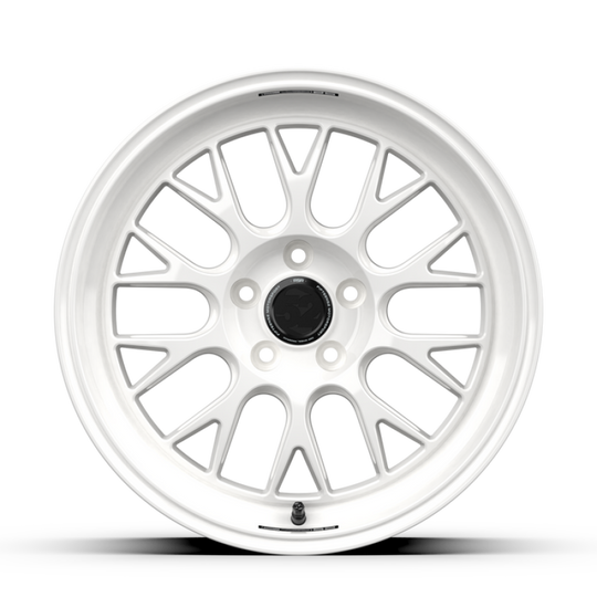 fifteen52 Holeshot RSR 18x9.5 5x114.3 38mm ET 73.1mm Center Bore Rally White