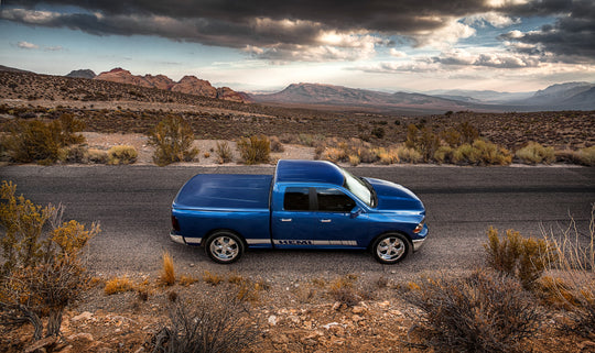 UnderCover 14-18 Ram 1500 (w/o Rambox) 5.7ft Lux Bed Cover - Blue Streak