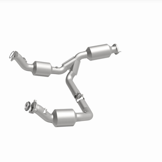 MagnaFlow 2021 Chevrolet Express 2500 4.3L Underbody Direct-Fit Catalytic Converter