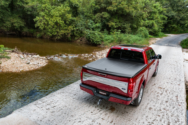 UnderCover 16-20 Nissan Titan 6.5ft SE Bed Cover - Black Textured