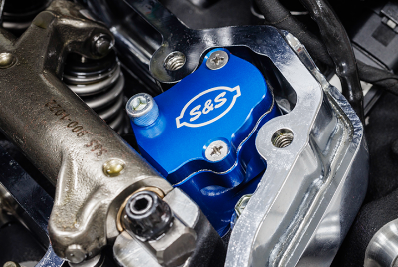 S&amp;S Cycle M8 Models Billet Head Breather Kit