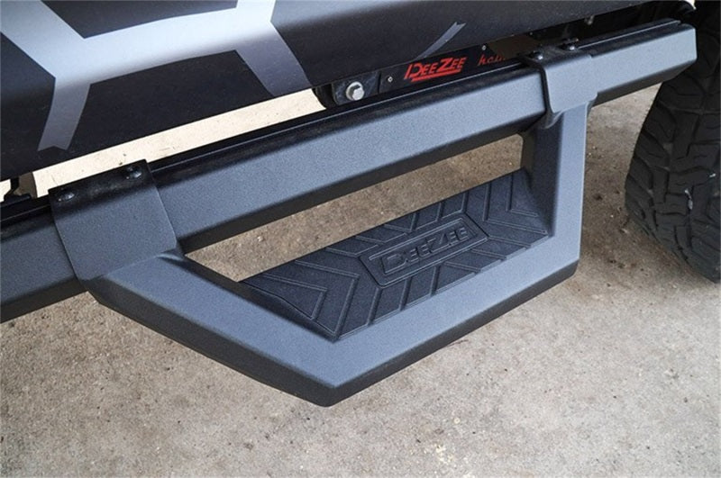 Deezee 99-23 Chevrolet/GMC/Dodge/Ford Full Size Truck Hex Cast - Crew Cab Side Steps (Txt Blk)