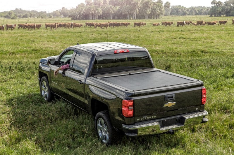 Roll-N-Lock 99-07 Chevy Silverado/Sierra (w/OE Rail Caps) LB 96-3/4in M-Series Tonneau Cover