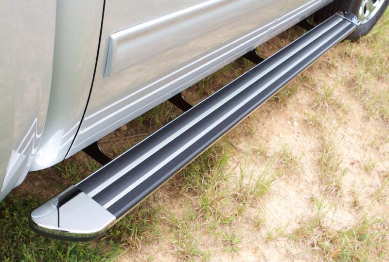 Lund 04-17 Nissan Titan Crew Cab (80in) Crossroads 80in. Running Board Kit - Chrome