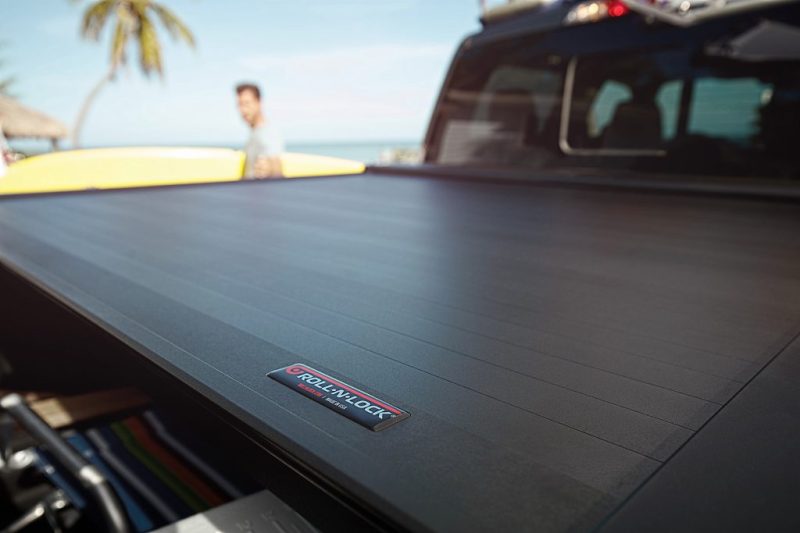 Roll-N-Lock 15-17 Chevy Silverado/Sierra 2500/3500 77-3/8in E-Series Retractable Tonneau Cover